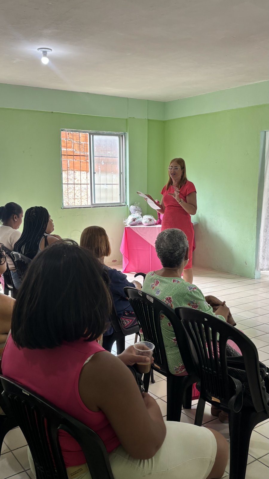 Palestra sobre autoestima no encontro de acolhimento da ASBEM